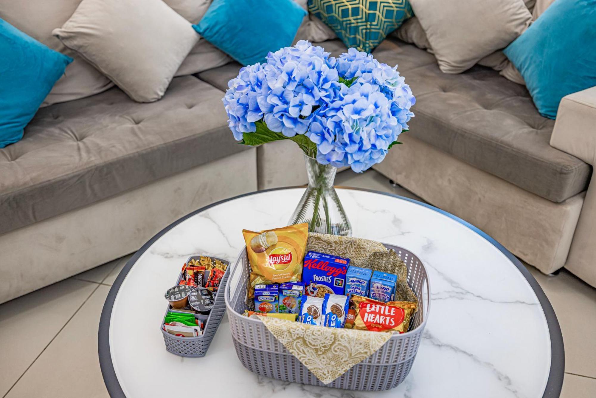 5 Star Serviced Apartment With Beach Access In The Heart Of Dubai Marina Free Welcome Gift Box Upon Arrival Zewnętrze zdjęcie