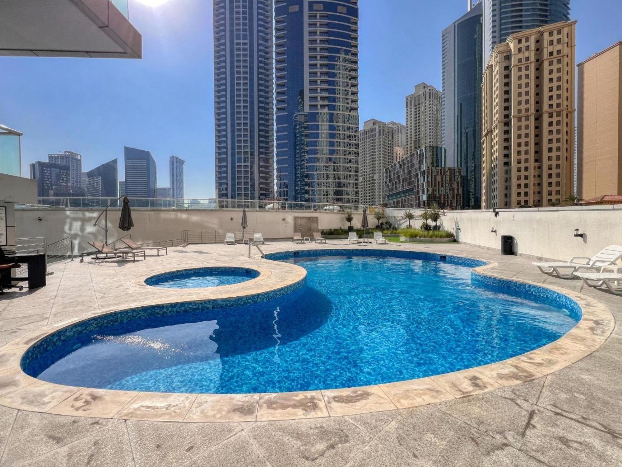 5 Star Serviced Apartment With Beach Access In The Heart Of Dubai Marina Free Welcome Gift Box Upon Arrival Zewnętrze zdjęcie